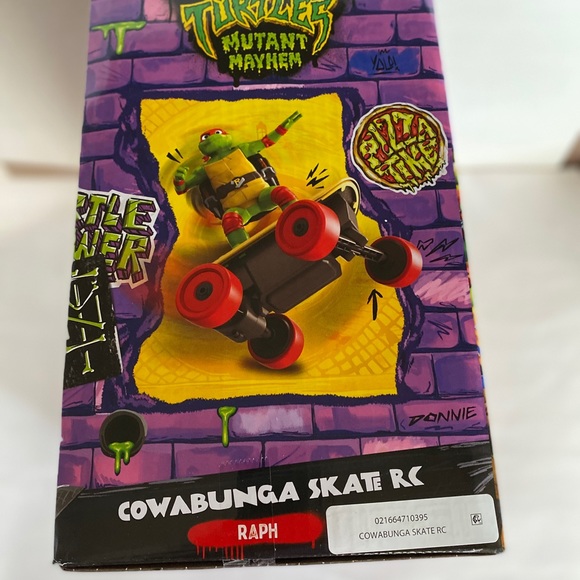 Teenage Mutant Ninja Turtles Raphael Cowabunga 12.6” Skate RC Movie NWB - Picture 4 of 9